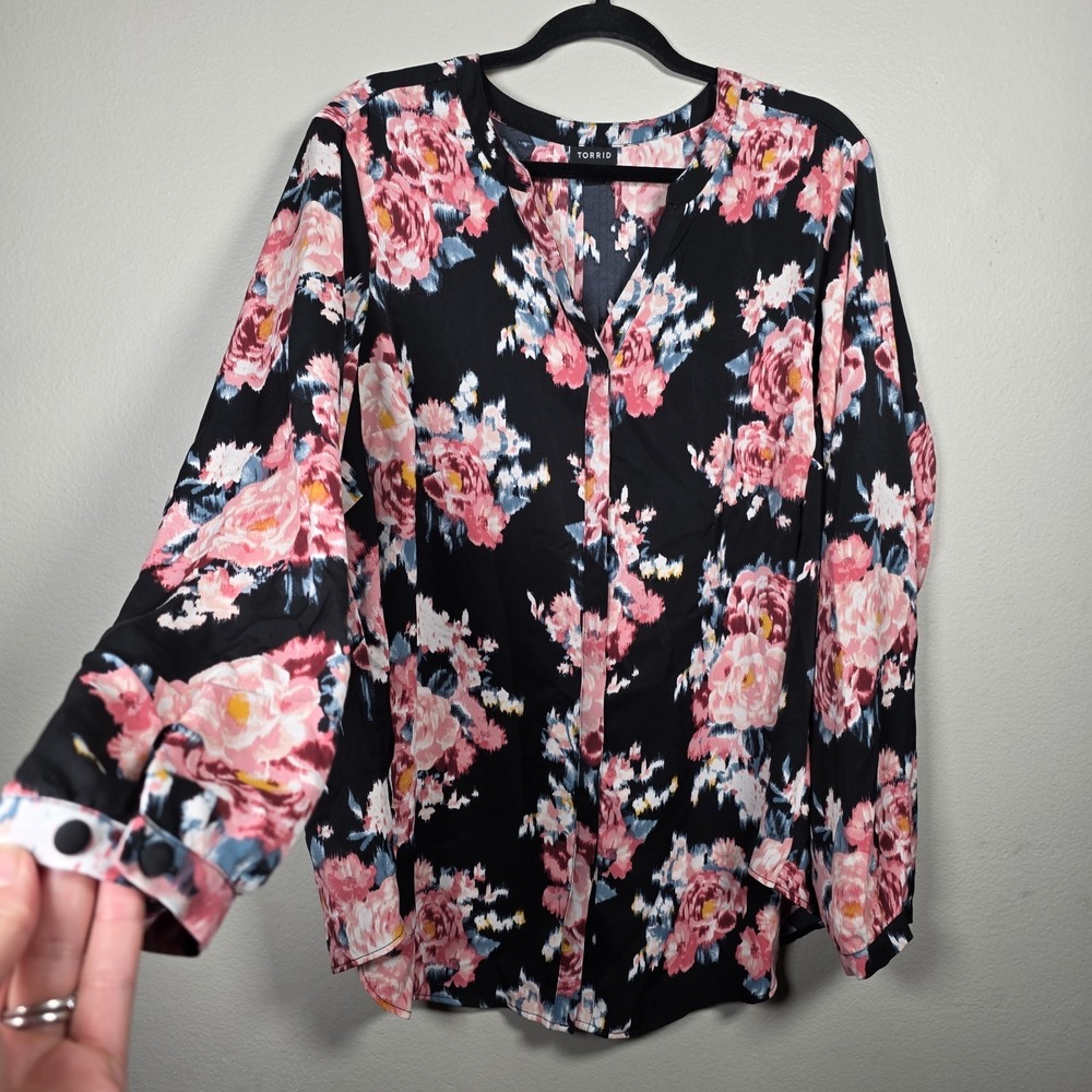 Torrid Womens 3X Black Dark Floral Button Top Bloomcore Romantic Cottagecore